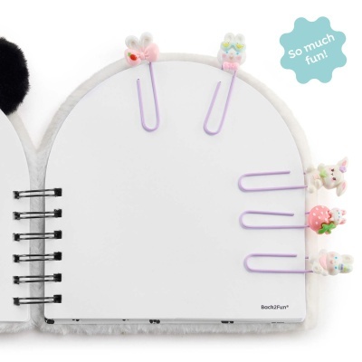 agenda felpuda branca com clips decorados de coelhos e morango