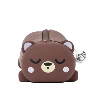 Estojo em forma de urso castanho com fecho e pendente de cubo de gelo com asas