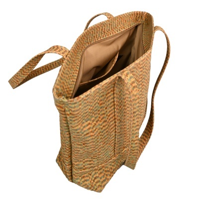 Mala tote castanha e bege em tecido com interior forrado castanho