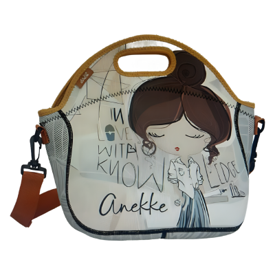 Mala Anekke com ilustração de rapariga e texto