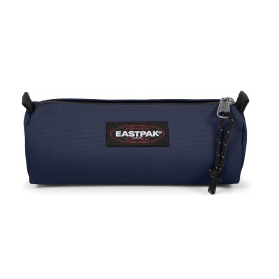 Estojo retangular azul escuro com fecho preto e etiqueta EASTPAK