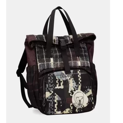 Mochila de tecido com padrão abstrato em tons variados e bolso frontal com desenho de menina e texto Anekke