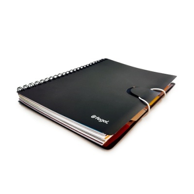 Caderno preto de espiral com fecho elástico e folhas coloridas