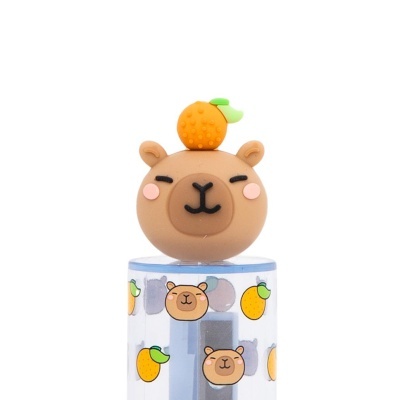 Garrafa decorada com urso e laranja e tampa com figura de urso e laranja