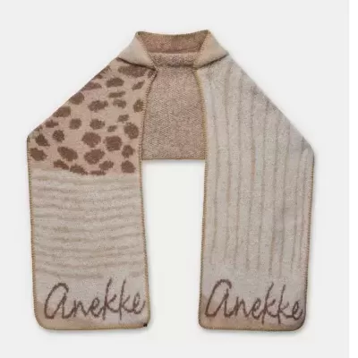 Cachecol bege com padrão animal print e riscas, texto Anekke bordado