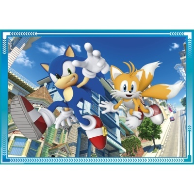 Sonic e Tails em frente a edifícios modernos num céu azul claro