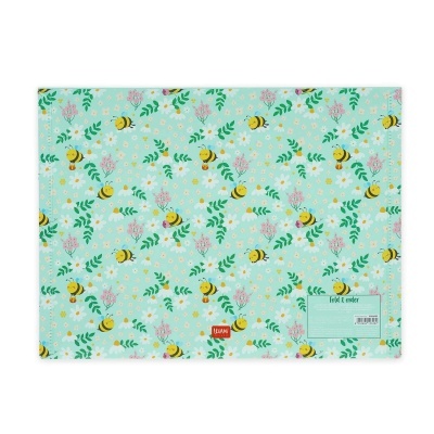 Envelope plástico azul claro com padrão de abelhas e flores.