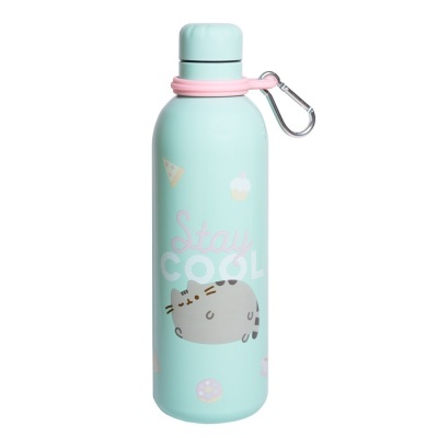 Garrafa azul pastel com ilustração de gato e texto Stay COOL