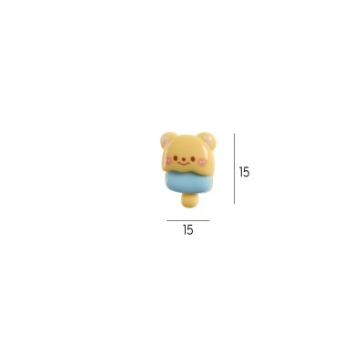Figura plástica de ursinho amarelo com corpo azul e bochechas coradas