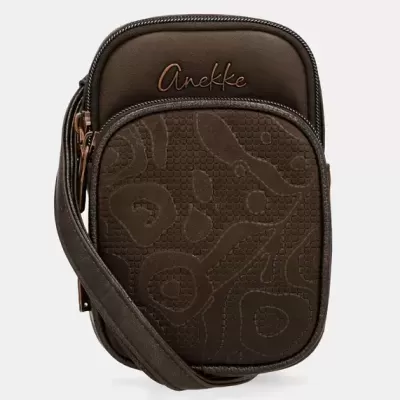Mala de tiracolo castanha escura com padrão texturizado e logótipo Anekke