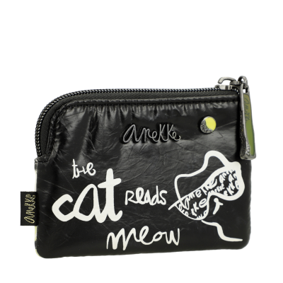 Carteira preta pequena com inscrições e desenho em branco e fecho de correr metálico