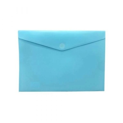 Envelope plástico azul claro com fecho de botão
