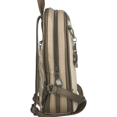 Mochila bege e castanha com vários compartimentos e alça ajustável