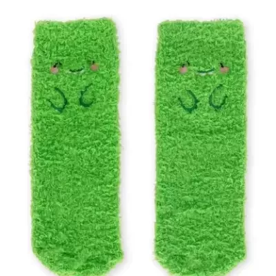 Meias felpudas verdes com rosto sorridente bordado