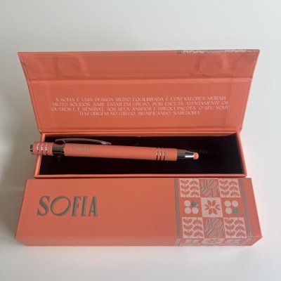Caneta coral com caixa coral decorada com padrão e nome SOFIA