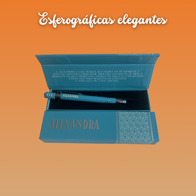 Caneta esferográfica azul com caixa decorativa azul com padrão geométrico e texto no interior da tampa