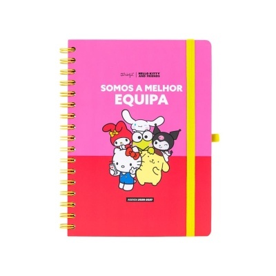 Agenda bicolor rosa e vermelho com personagens Hello Kitty e texto Somos a Melhor Equipa