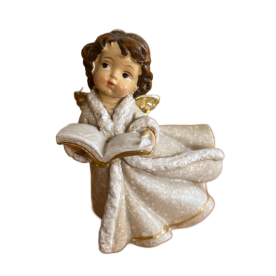 Estatueta de anjo segurando livro com vestido branco e asas douradas