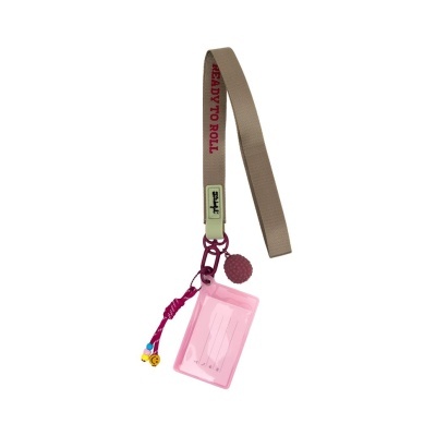 Suspensão para cartões com tira castanha e suporte transparente cor-de-rosa
