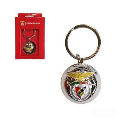 Porta-chaves metálico com distintivo colorido do clube Benfica e embalagem vermelha.