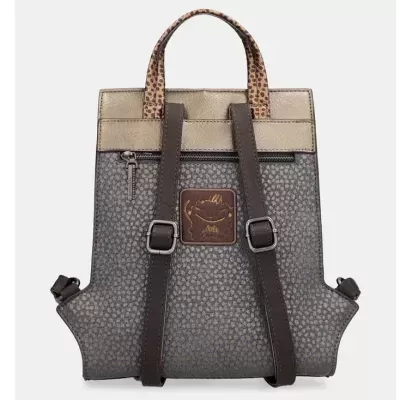 Mochila padrão de pequenos círculos cinza e bege com alças marrons ajustáveis e detalhe superior bege com padrão de manchas
