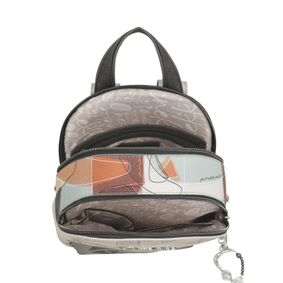 Mochila pequena colorida com padrão geométrico e interior com texto Anekke