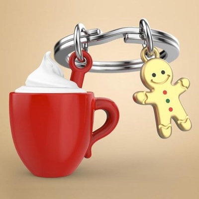 Porta-chaves com caneca vermelha e chaveiro biscoito de gengibre amarelo