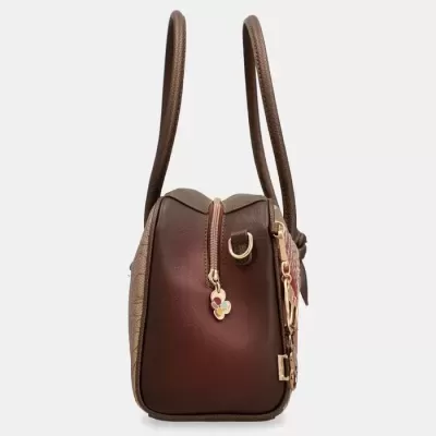 Bolsa castanha e bege com fecho e pendente dourado