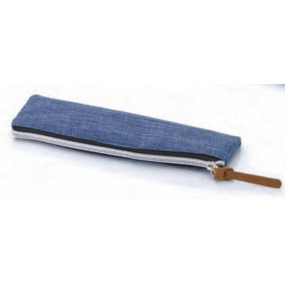 Estojo fino azul escuro com fecho éclair branco e puxador de couro castanho