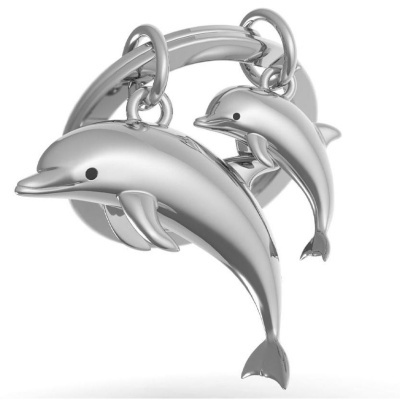 Chaveiro com dois golfinhos prateados em metal liso e brilhante
