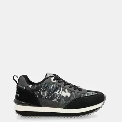 Ténis desportivo masculino com padrão camuflado cinza e preto