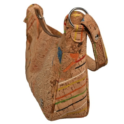 Mala de ombro em cortiça com padrão colorido e fecho metálico