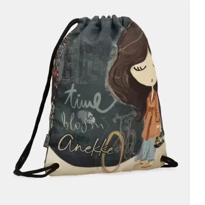 Mochila saco cinza ilustrada com rapariga, bicicleta e texto Anekke