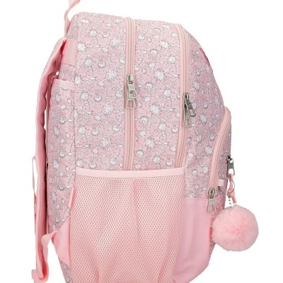 Mochila rosa com padrão floral e pompom felpudo