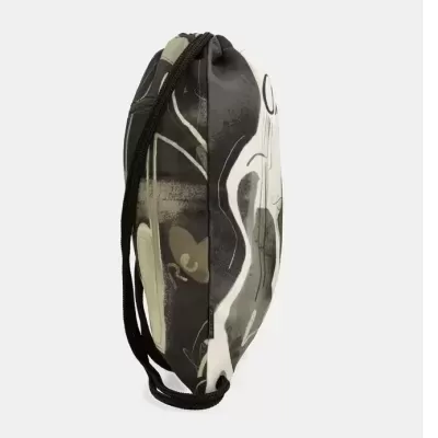 Mochila saco preta com estampas abstratas em tons cinza e bege