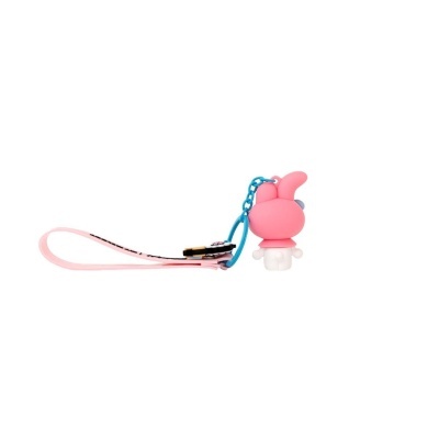 Chaveiro de coelho rosa com tira cor-de-rosa em fundo branco