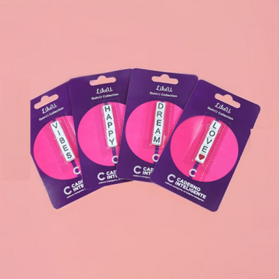 Marcadores de páginas metálicos em embalagem roxa com círculo rosa