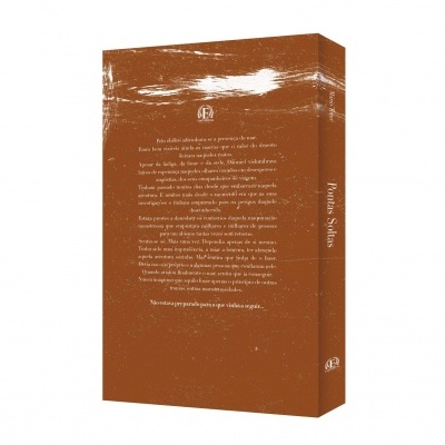 Embalagem castanha com texto branco e título Pontas Soltas na lateral