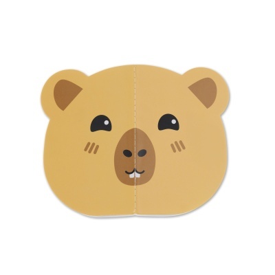 Livro infantil em forma de cara de urso com olhos brilhantes