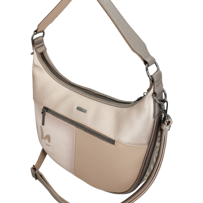 Mala de ombro bicolor bege e castanho claro com fecho de correr frontal e alças largas.
