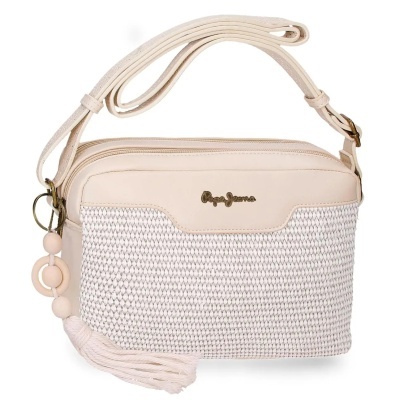 Mala de ombro creme com textura de malha e pendente decorativo