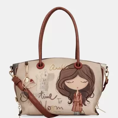 Mala de mão bege e castanha com desenho de menina e texto decorativo