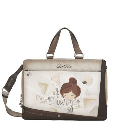 Mala bege e castanha Anekke com desenho de menina e texto In love with knowledge