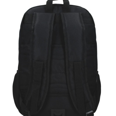 Mochila preta vista de trás com alças acolchoadas largas