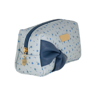 Estojo azul claro com flores e laço azul escuro