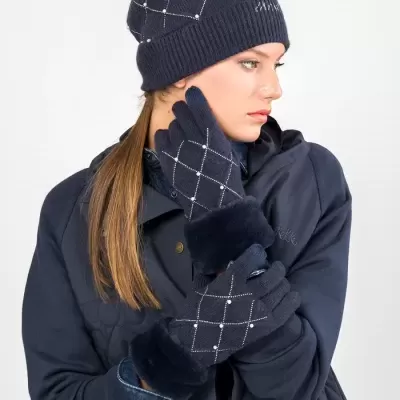 Gorro e luvas azuis escuros com padrão quadriculado e pele sintética preta em modelo feminino