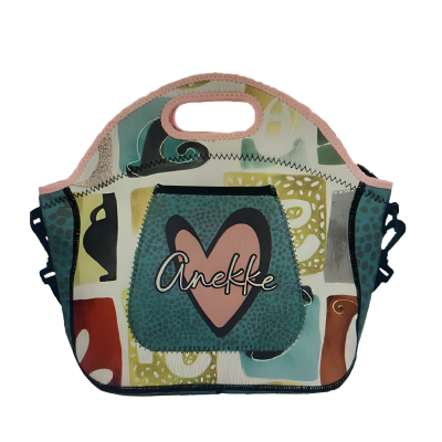 Bolsa de mão com padrão colorido abstrato e texto Anekke