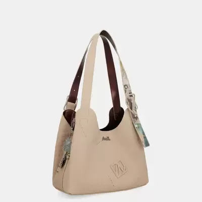 Bolsa de ombro bege com alças creme e castanho e detalhes florais