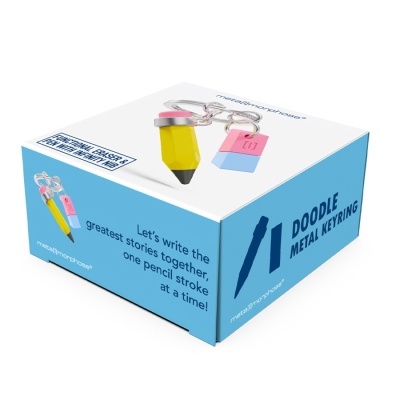 Caixa de chaveiro metálico lápis amarelo com borracha rosa/azul