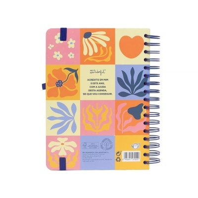Caderno espiral colorido com desenhos de flores e texto em português na capa